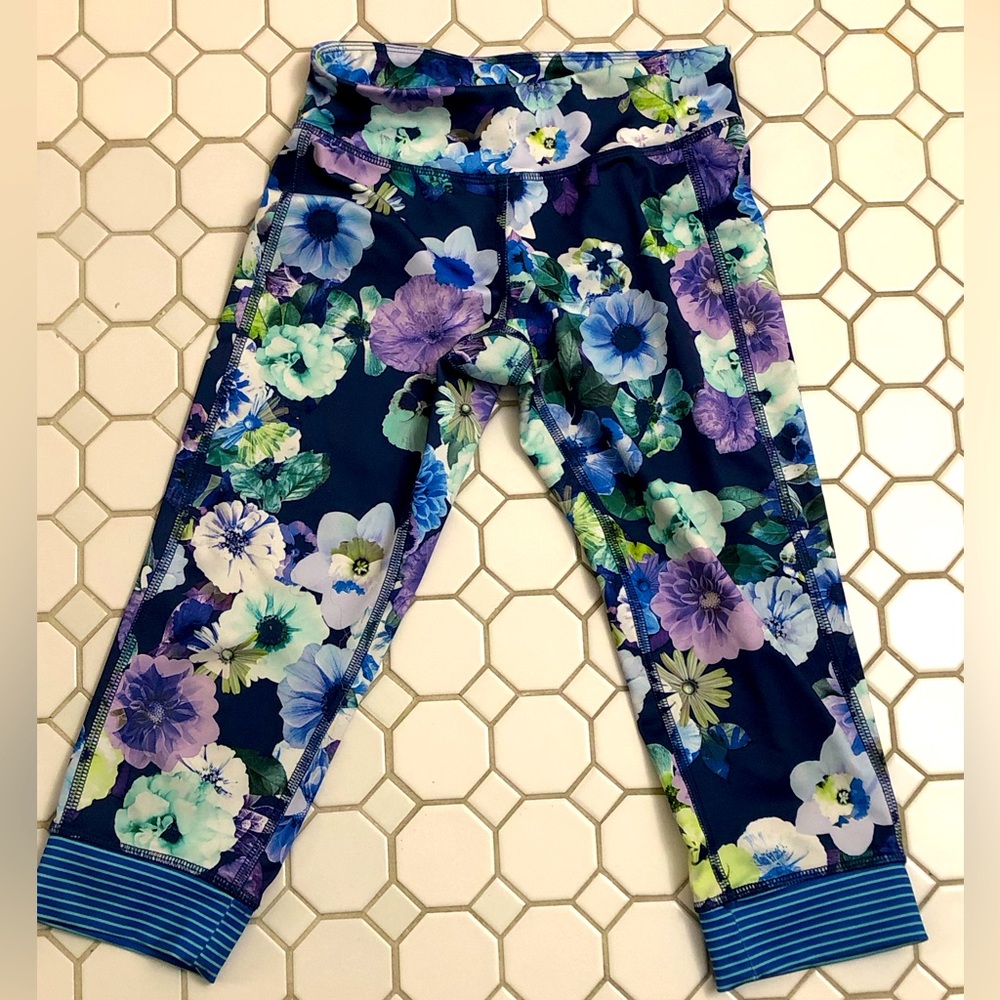 Girls size 8 Old Navy active Capri tights